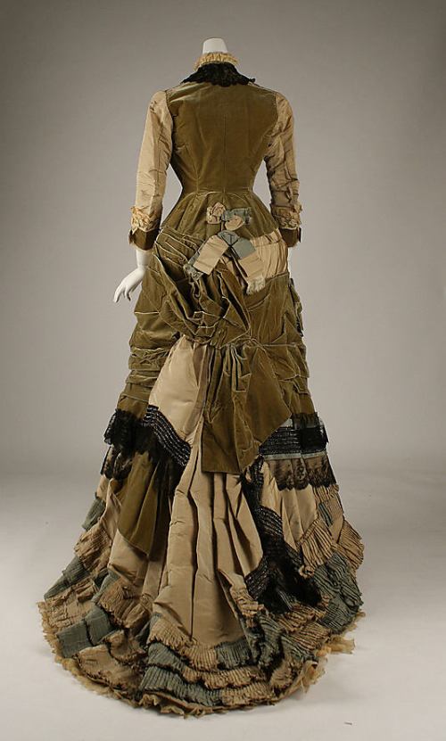 1878 - back of overtrimmed dress - image from the Metropolitan Museum of Art