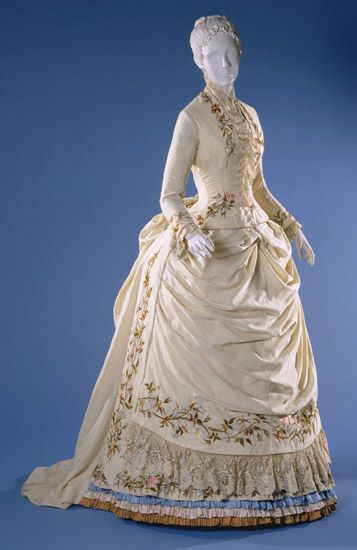 lace-and-embroidery-dressy-circa-1885-from-the-philedelphia-museum